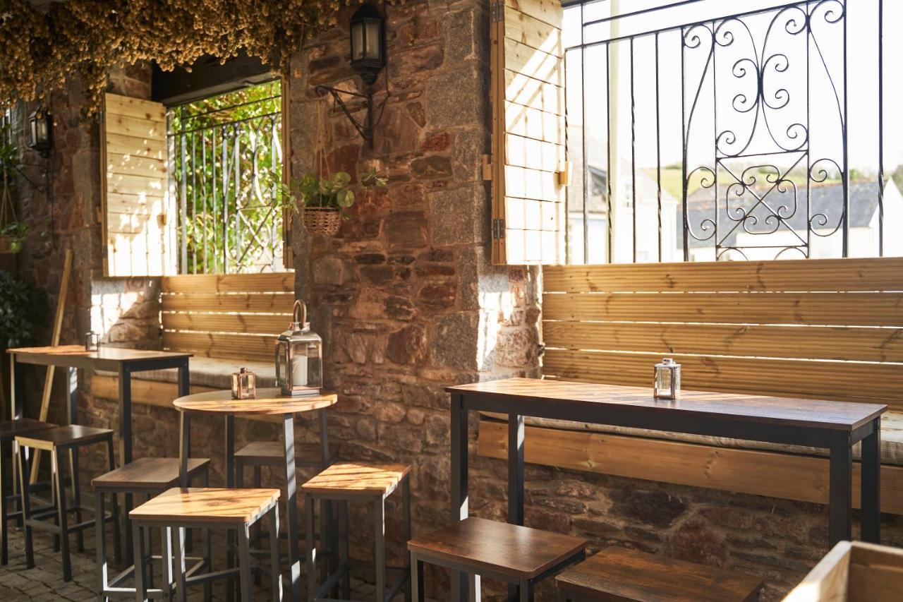 The White Hart Hotel Modbury Екстериор снимка