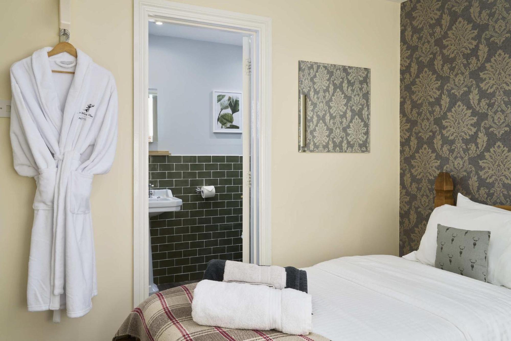 The White Hart Hotel Modbury Екстериор снимка