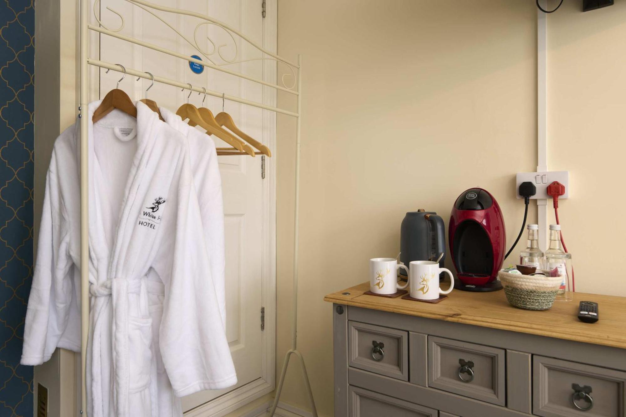 The White Hart Hotel Modbury Екстериор снимка